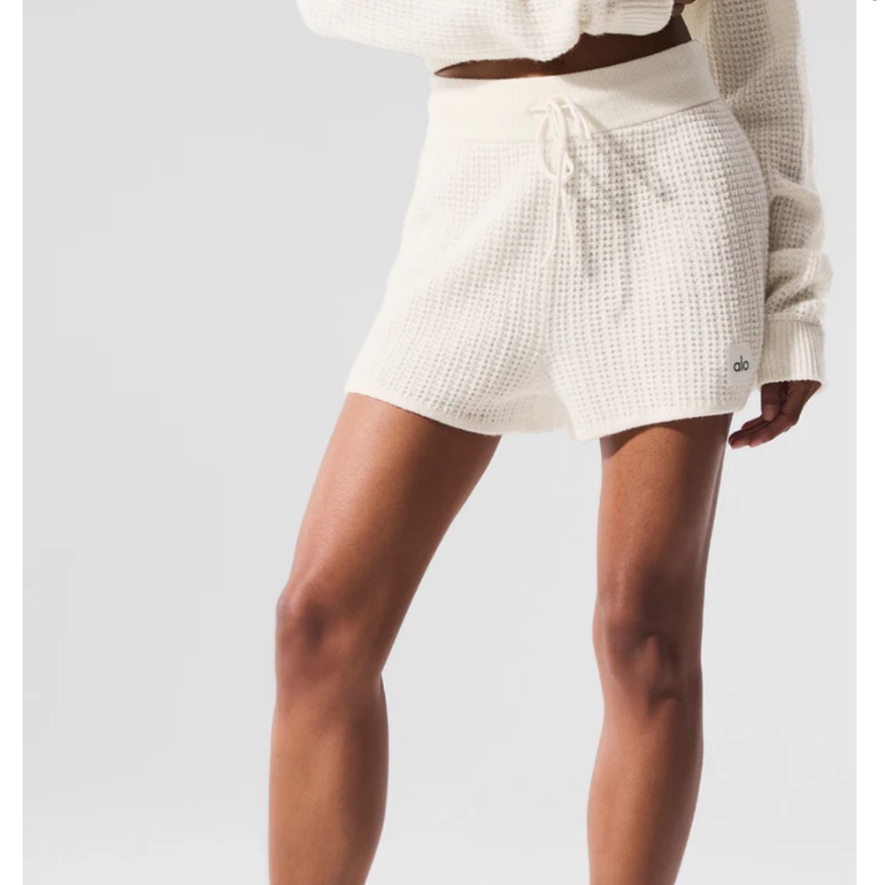 ALO Yoga Women's White Cashmere Shorts